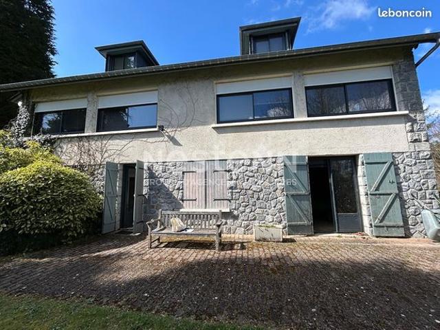 Maison 7 pièces 232 m²