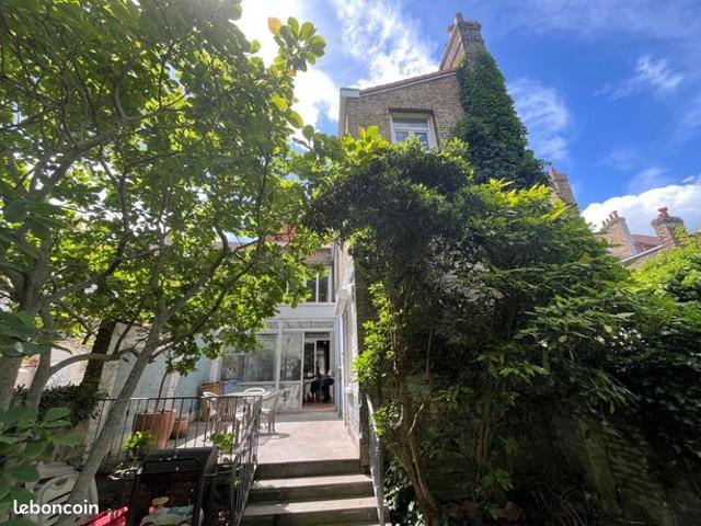 Maison 7 pièces 232 m²