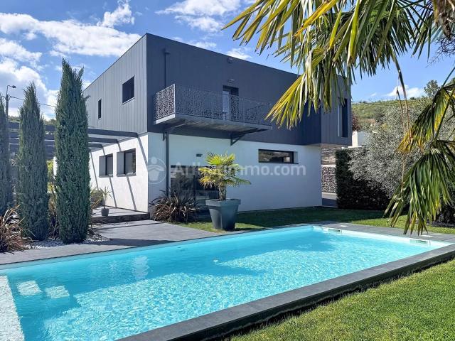Maison 7 pièces 232 m²