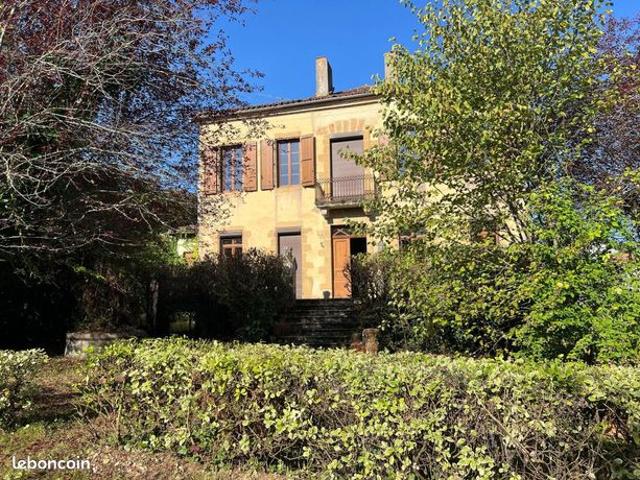 Maison 7 pièces 232 m²