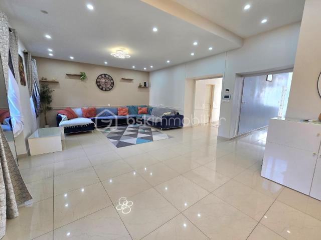 Maison 7 pièces 232 m²