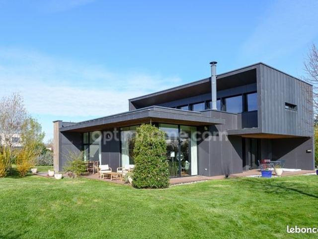 Maison 7 pièces 232 m²