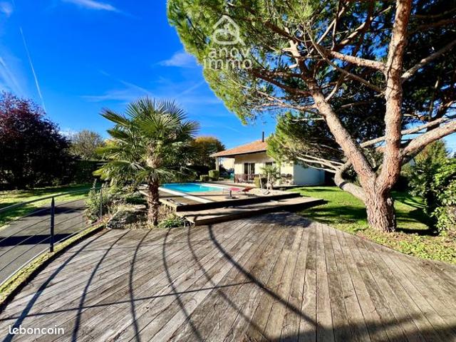 Maison 7 pièces 232 m²