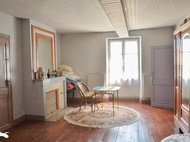 Maison 7 pièces 232 m²