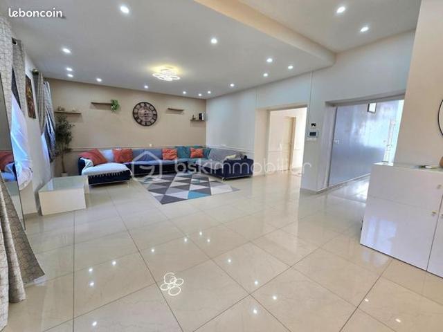 Maison 7 pièces 232 m²