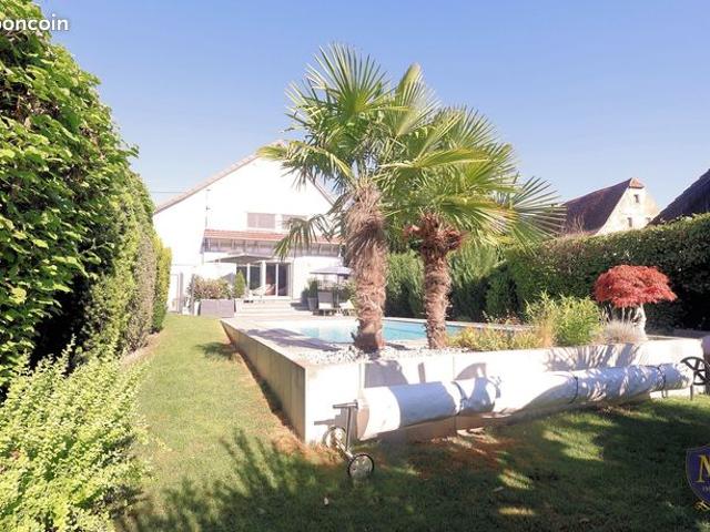 Maison 7 pièces 232 m²