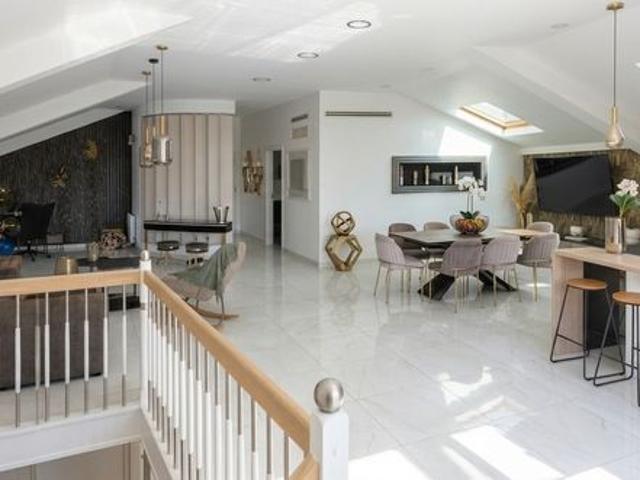 Maison 7 pièces 232 m²