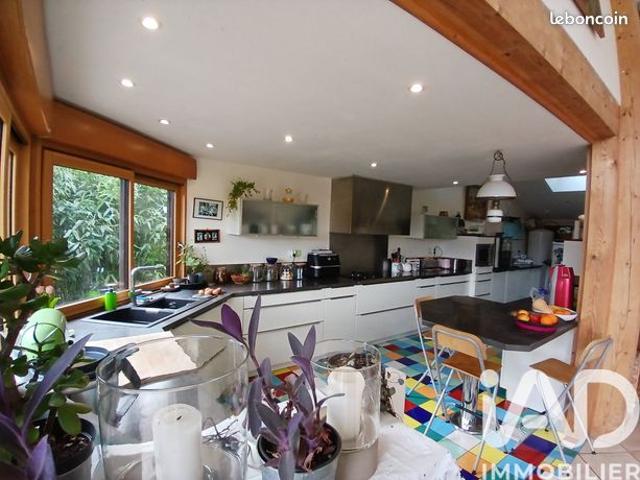 Maison 7 pièces 232 m²