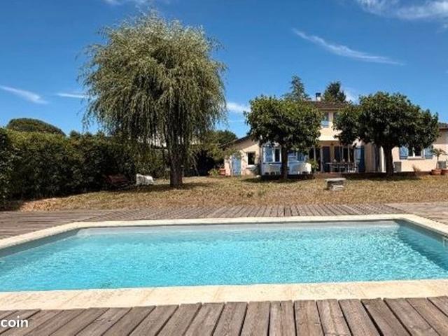 Maison 7 pièces 232 m²