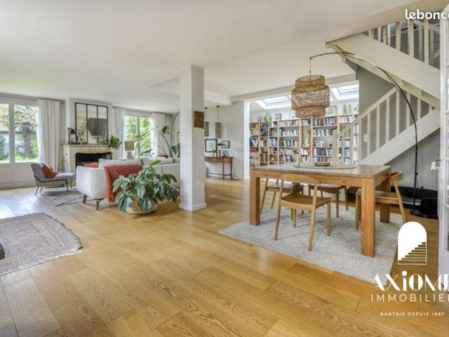 Maison 7 pièces 232 m²