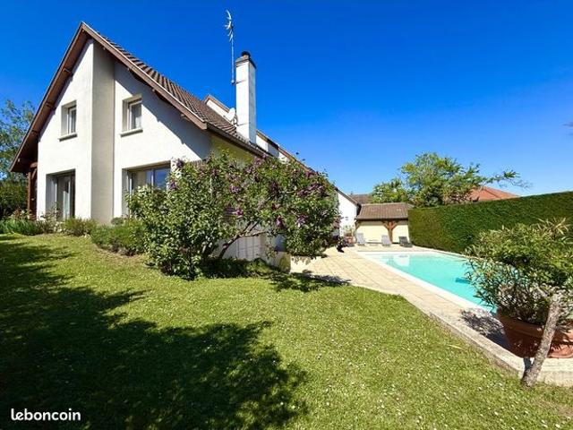 Maison 7 pièces 233 m²