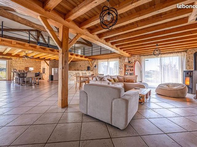 Propriété 7 pièces 233 m²