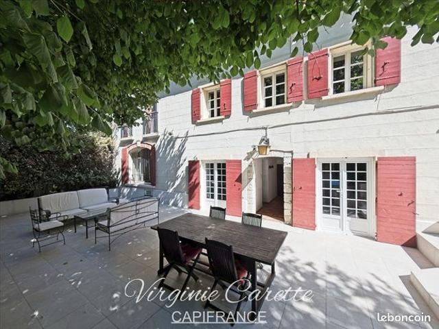 Maison 7 pièces 233 m²