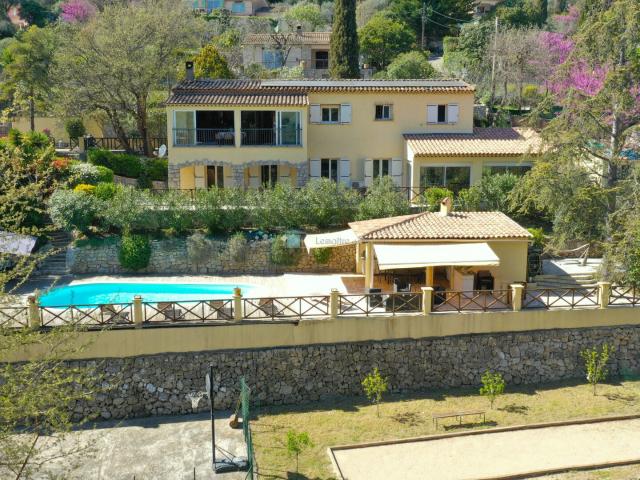 Maison 7 pièces 233 m²