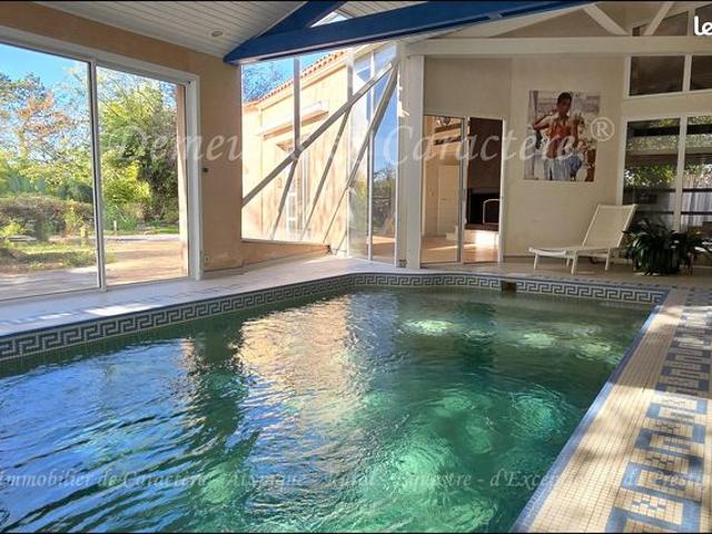 Maison 7 pièces 233 m²
