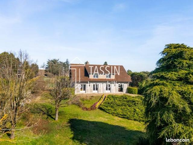 Maison 7 pièces 233 m²