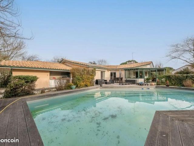 Maison 7 pièces 233 m²