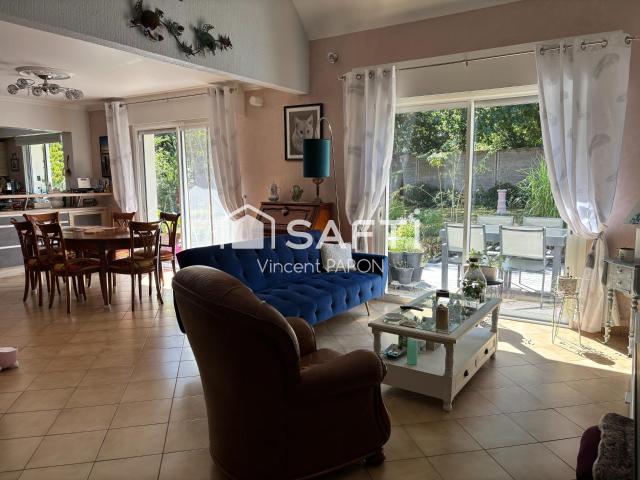 Maison 7 pièces 233 m²