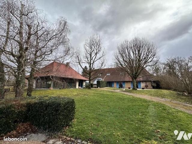 Maison 7 pièces 233 m²