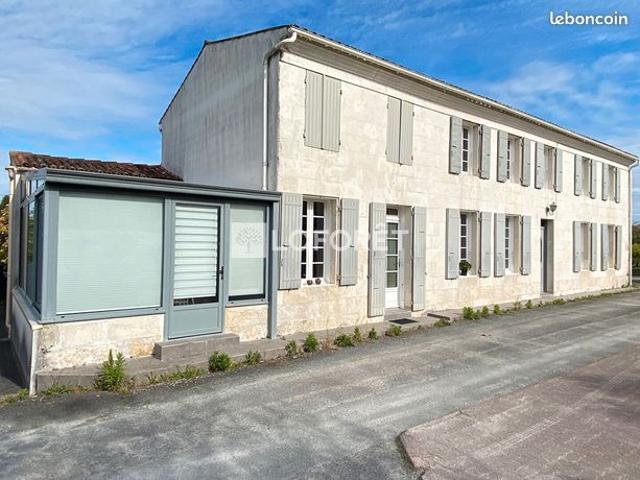 Maison 7 pièces 233 m²