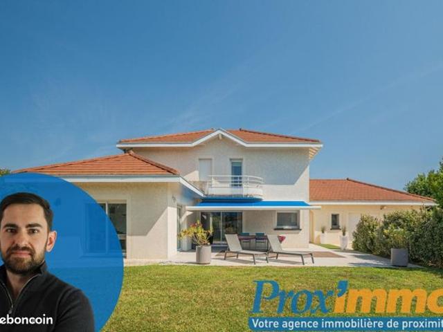 Maison 7 pièces 233 m²