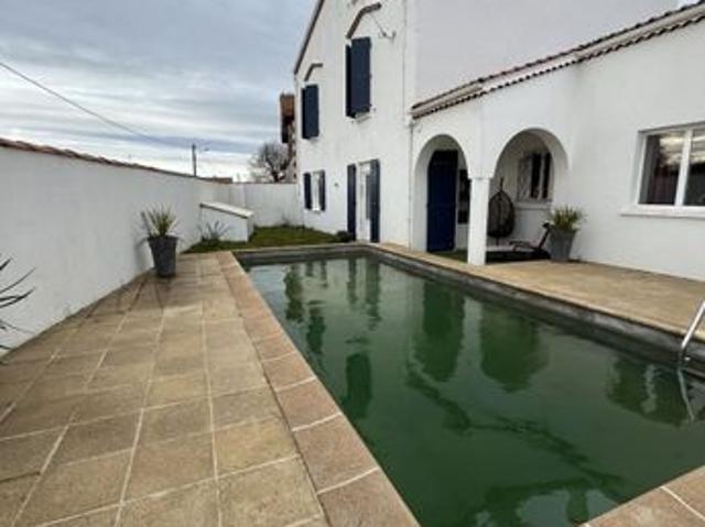 Maison 7 pièces 233 m²