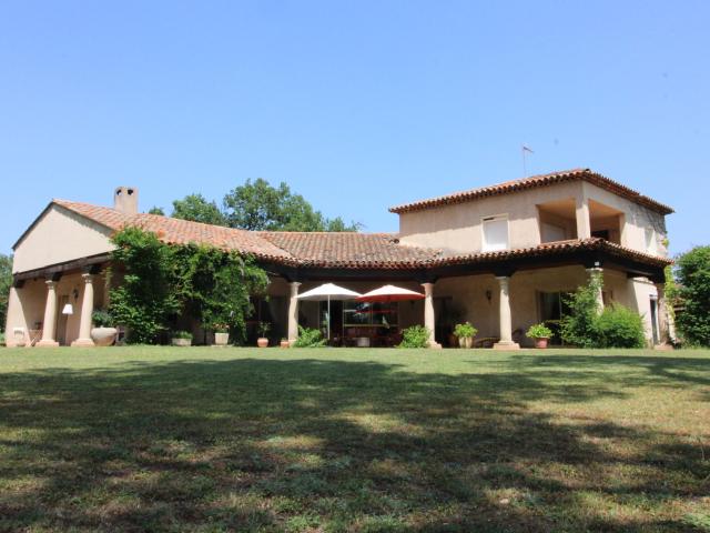 Maison 7 pièces 233 m²