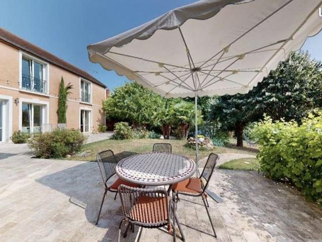 Maison 7 pièces 233 m²