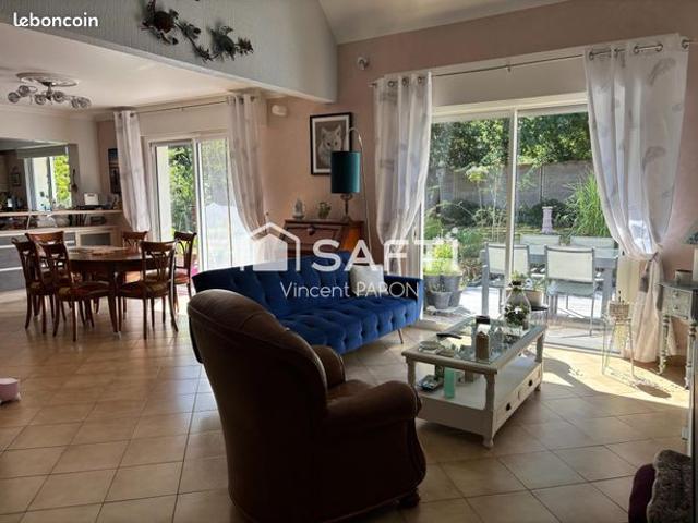 Maison 7 pièces 233 m²