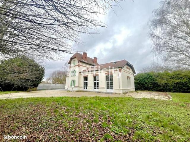 Maison 7 pièces 245 m²