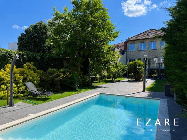 Maison 7 pièces 233 m²