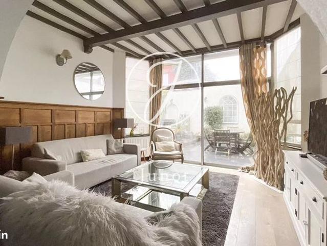 Maison 7 pièces 244 m²