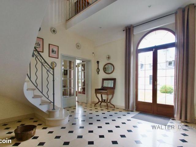 Maison 7 pièces 244 m²