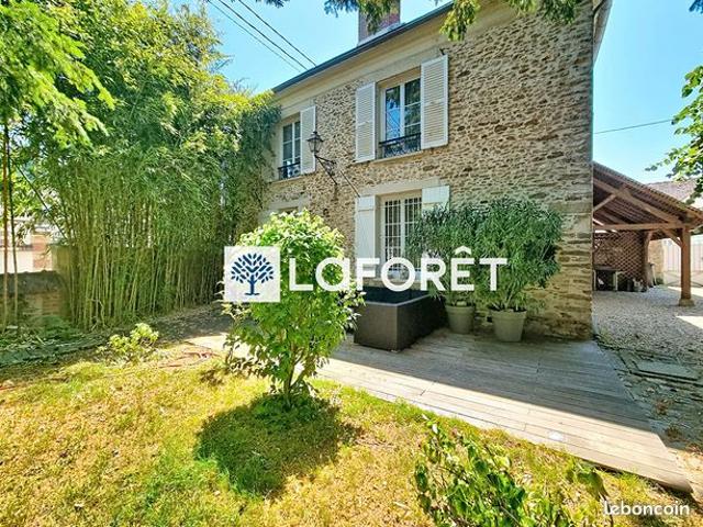 Maison 7 pièces 244 m²