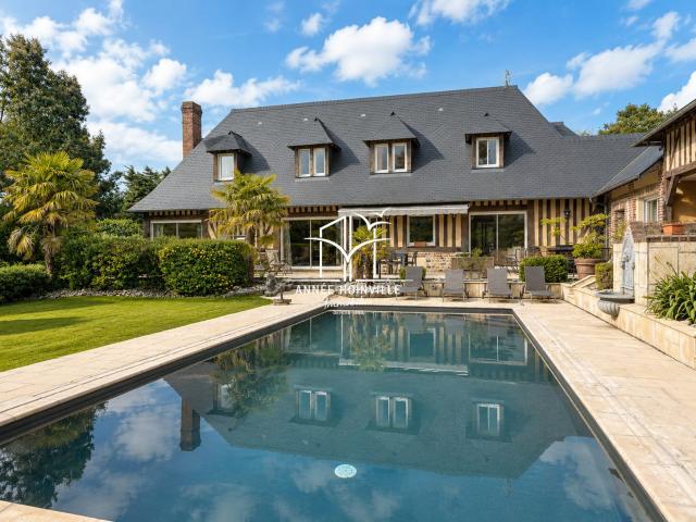 Maison 7 pièces 244 m²