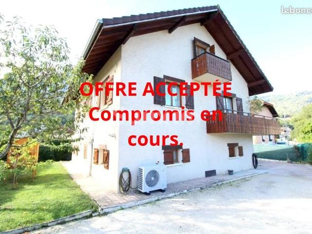 Maison 7 pièces 244 m²