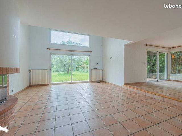 Maison 7 pièces 244 m²