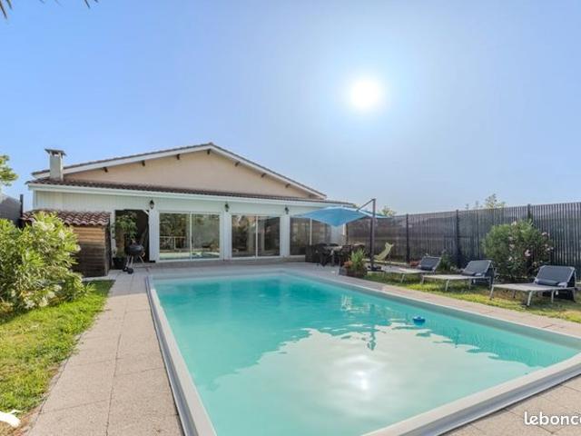 Maison 7 pièces 244 m²