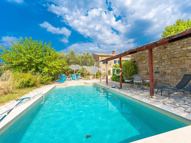 Maison 7 pièces 244 m²