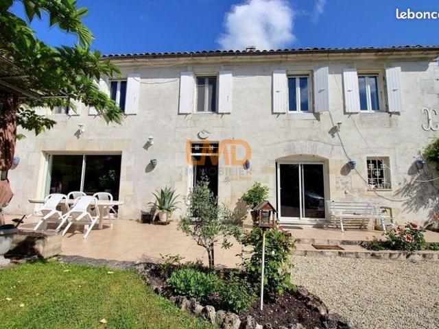 Maison 7 pièces 244 m²