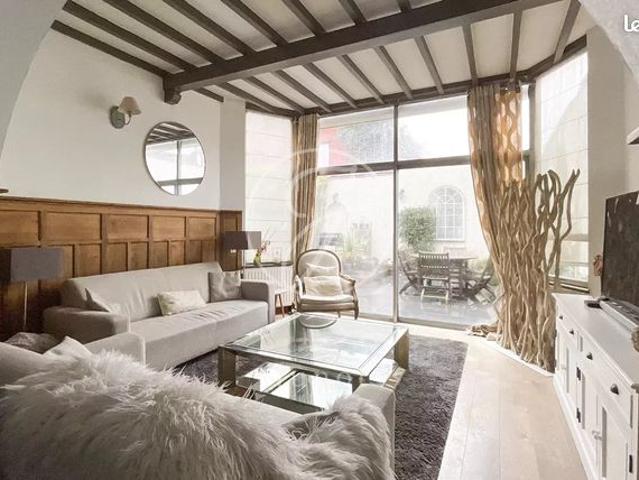 Maison 7 pièces 244 m²