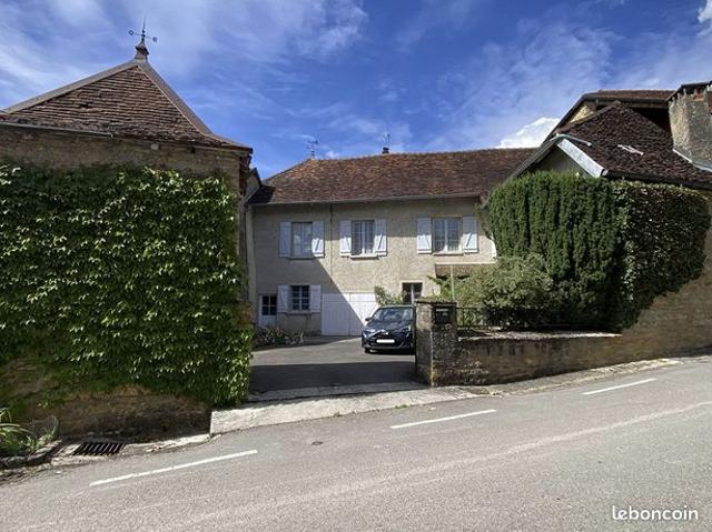 Maison 7 pièces 244 m²