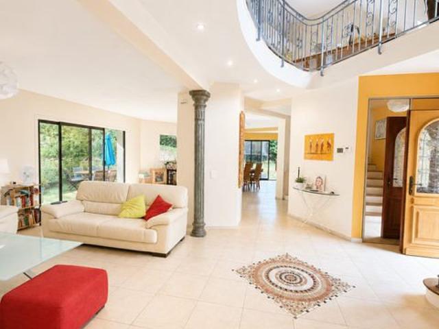 Maison 7 pièces 244 m²