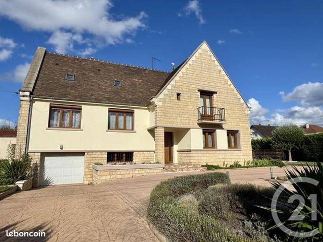 Maison 7 pièces 244 m²
