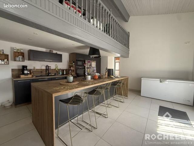 Maison 7 pièces 244 m²
