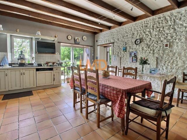 Maison 7 pièces 244 m²