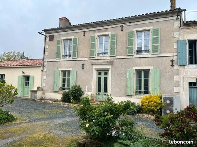 Maison 7 pièces 245 m²