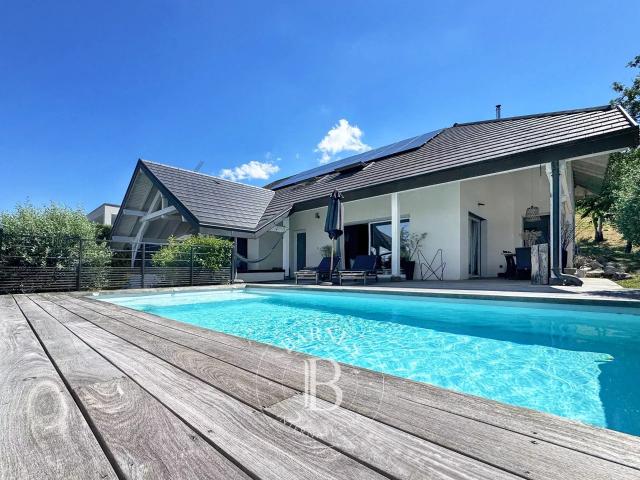 Maison 7 pièces 245 m²