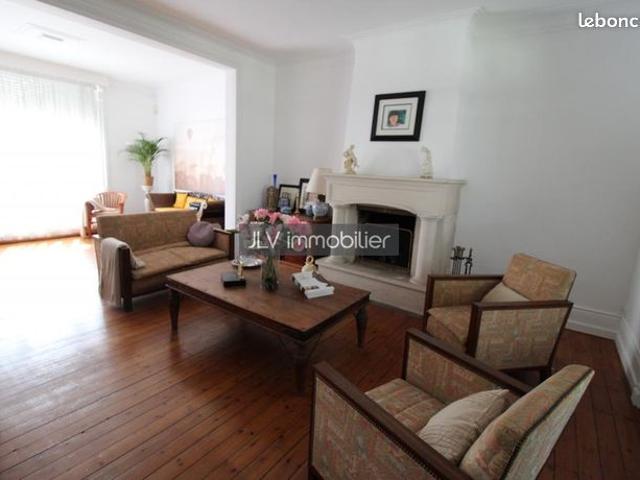 Maison 7 pièces 245 m²