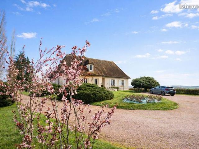 Maison 7 pièces 245 m²